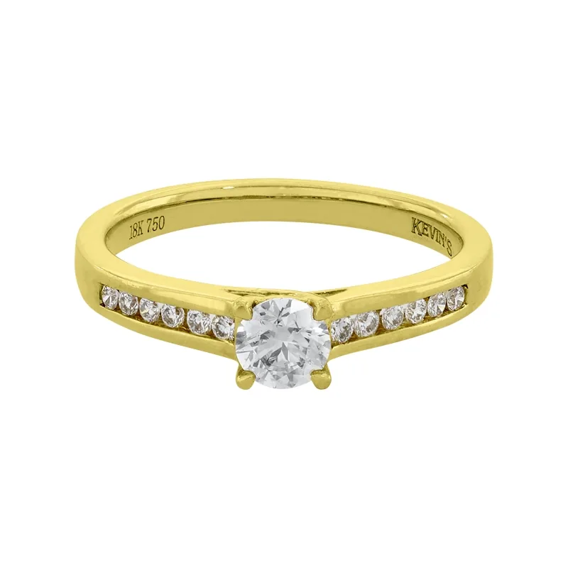 Anillo de compromiso con diamante central redondo GIA de 0.30ct y decoración en diamantes, oro tono amarillo 18k