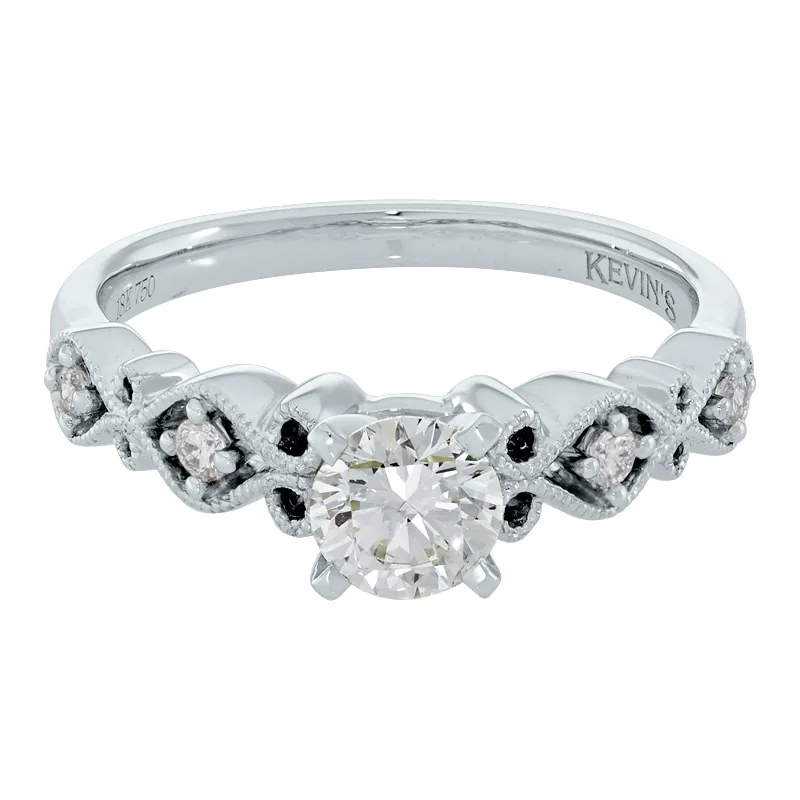 Anillo de compromiso con diamante central redondo GIA de 0.50ct y decoración en diamantes, oro tono blanco 18k, rodinado