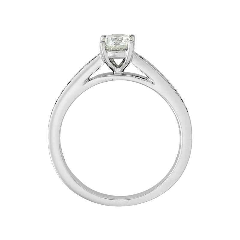 Anillo de compromiso con diamante central redondo GIA de 0.50ct y decoración en diamantes, oro tono blanco 18k, rodinado