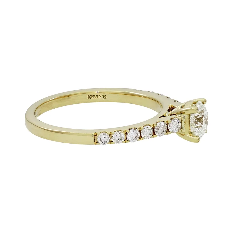 Anillo de compromiso con diamante central redondo GIA de 0.50ct y decoración en diamantes, oro tono amarillo 18k
