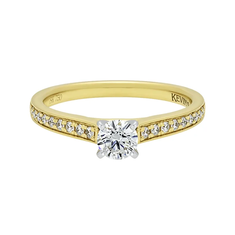 Anillo de compromiso con diamante central redondo GIA de 0.30ct y decoración en diamantes, oro 2 tonos 18k, rodinado