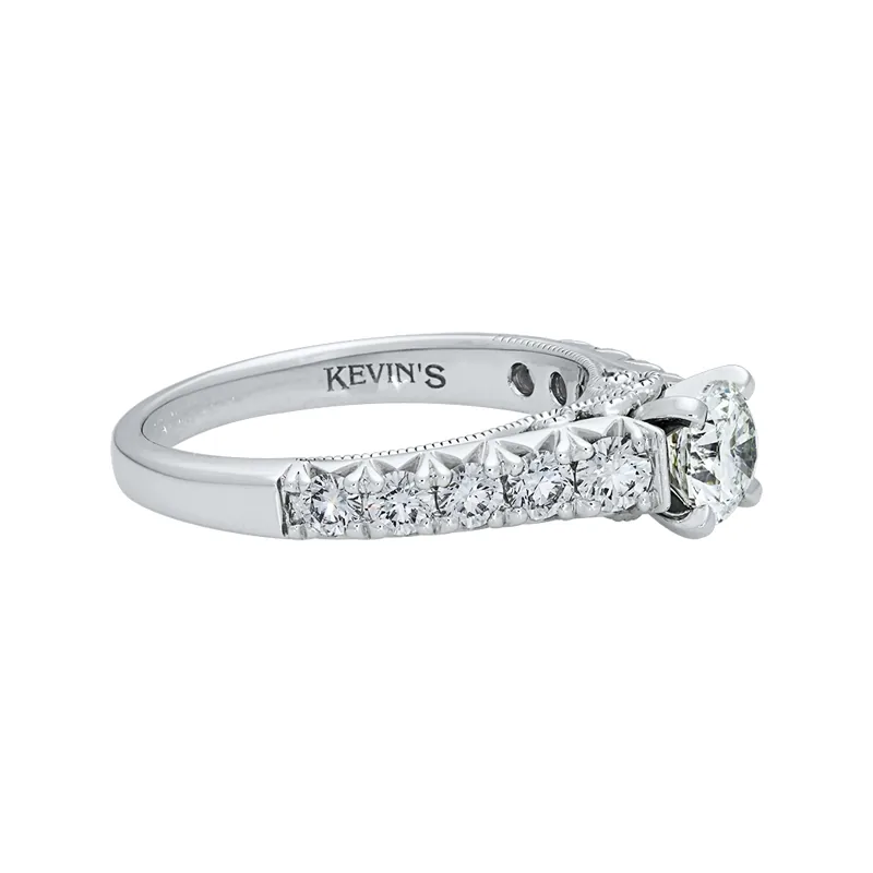 Anillo de compromiso con diamante central redondo GIA de 0.50ct y decoración en diamantes, oro tono blanco 18k, rodinado