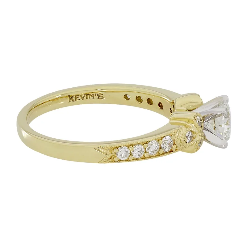 Anillo de compromiso con diamante central redondo GIA de 0.50ct y decoración en diamantes, oro 2 tonos 18k