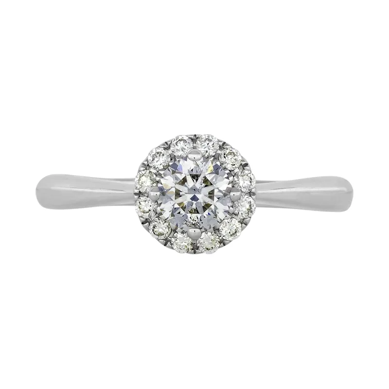 Anillo de compromiso halo redondo, con diamante central redondo GIA de 0.50ct y decoración en diamantes, oro tono blanco 18k, rodinado