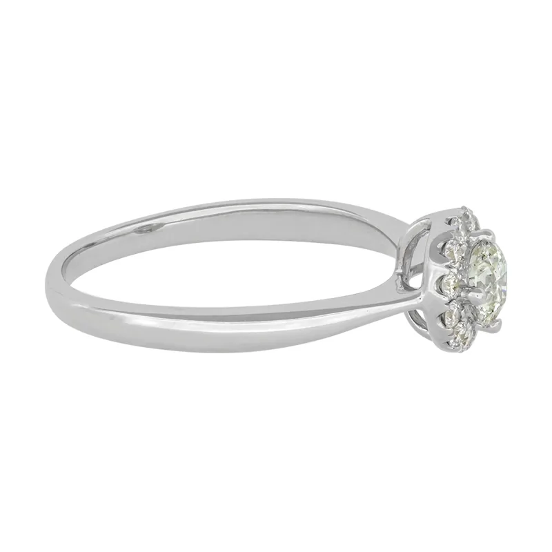 Anillo de compromiso halo redondo, con diamante central redondo GIA de 0.50ct y decoración en diamantes, oro tono blanco 18k, rodinado