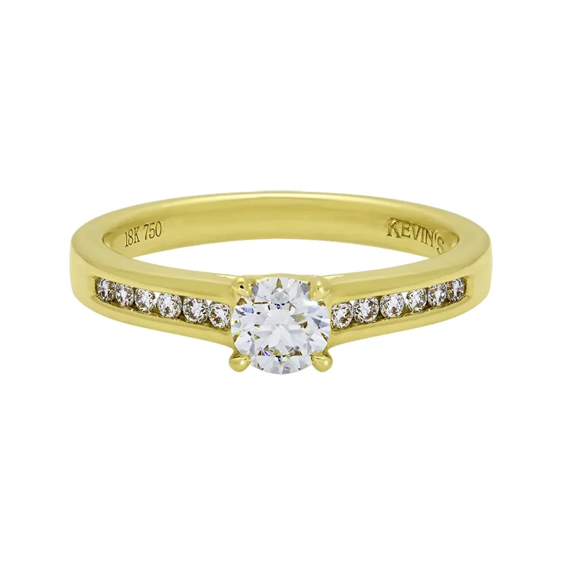 Anillo de compromiso con diamante central redondo GIA de 0.33ct y decoración en diamantes, oro tono amarillo 18k
