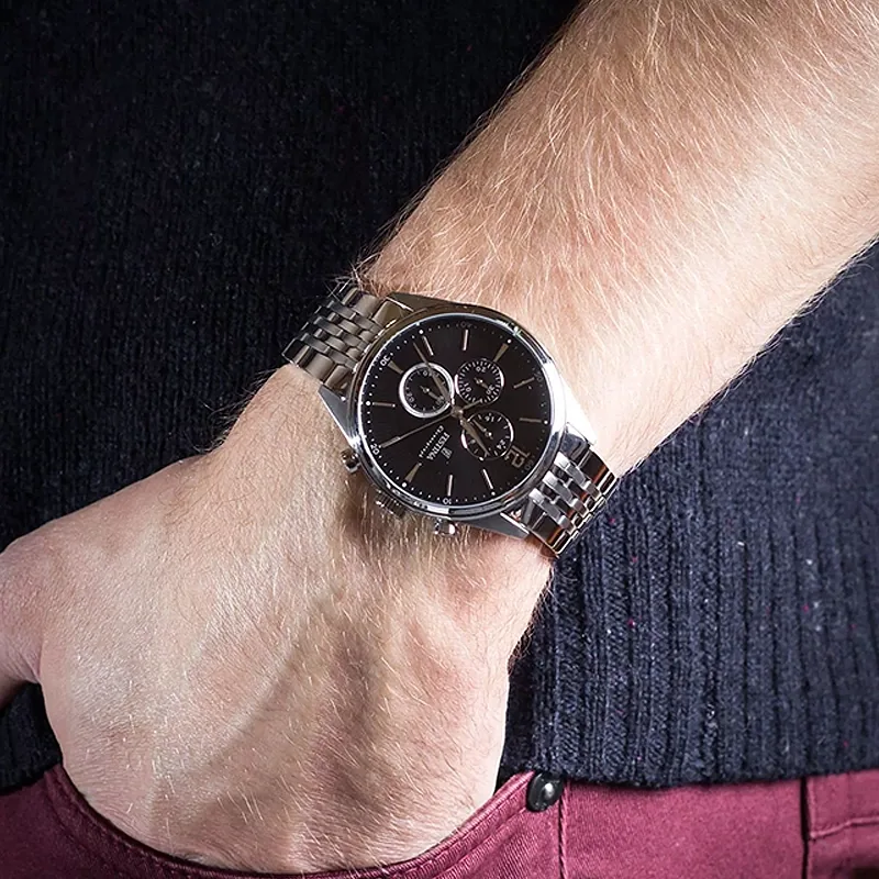 Reloj Festina análogo, para Hombre, tablero redondo color negro, estilo index + arábigo, pulso acero color plateado, cronografo