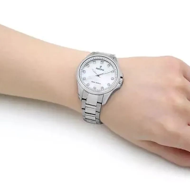 Reloj Festina analogo, para Dama, tablero redondo color blanco, estilo puntos, pulso acero color plateado