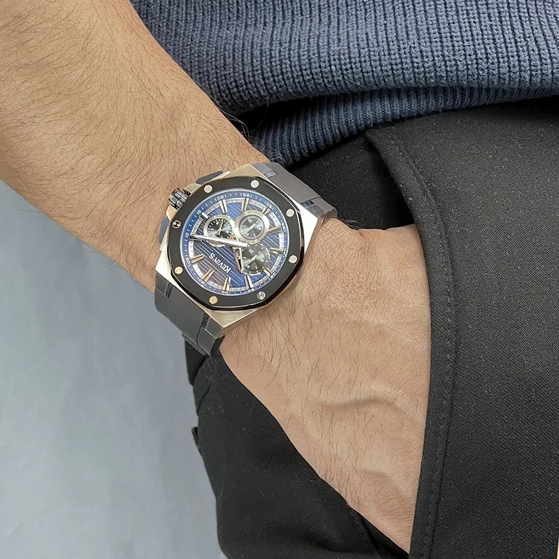 Reloj Kevins analogo, para Hombre, tablero redondo colores negro y azul, estilo index, pulso silicona color negro, cronografo