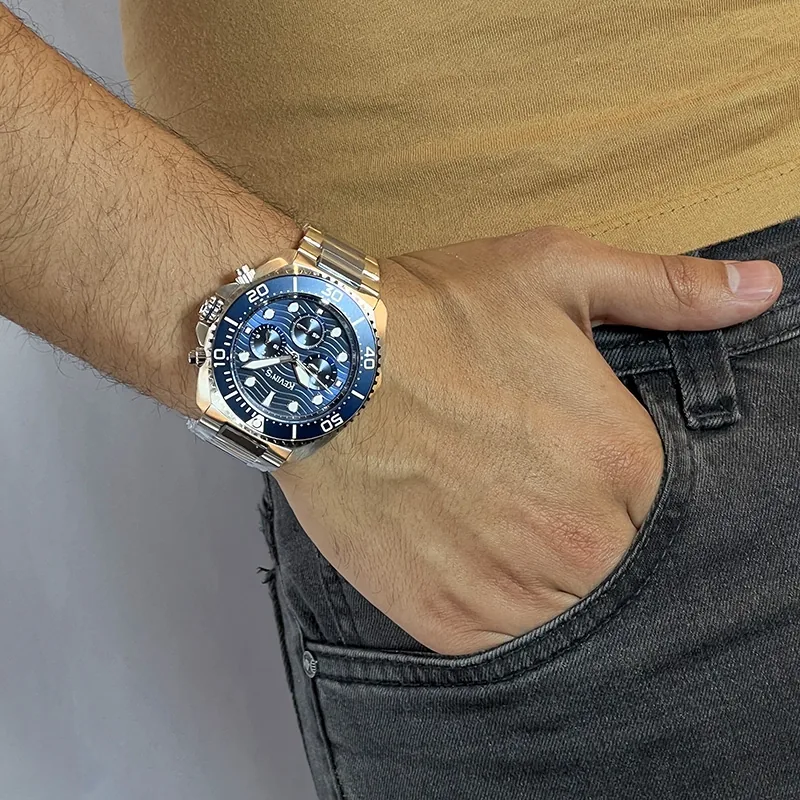 Reloj Kevins analogo, para Hombre, tablero redondo colores azul y blanco, estilo index + puntos, pulso acero colores plateado y azul