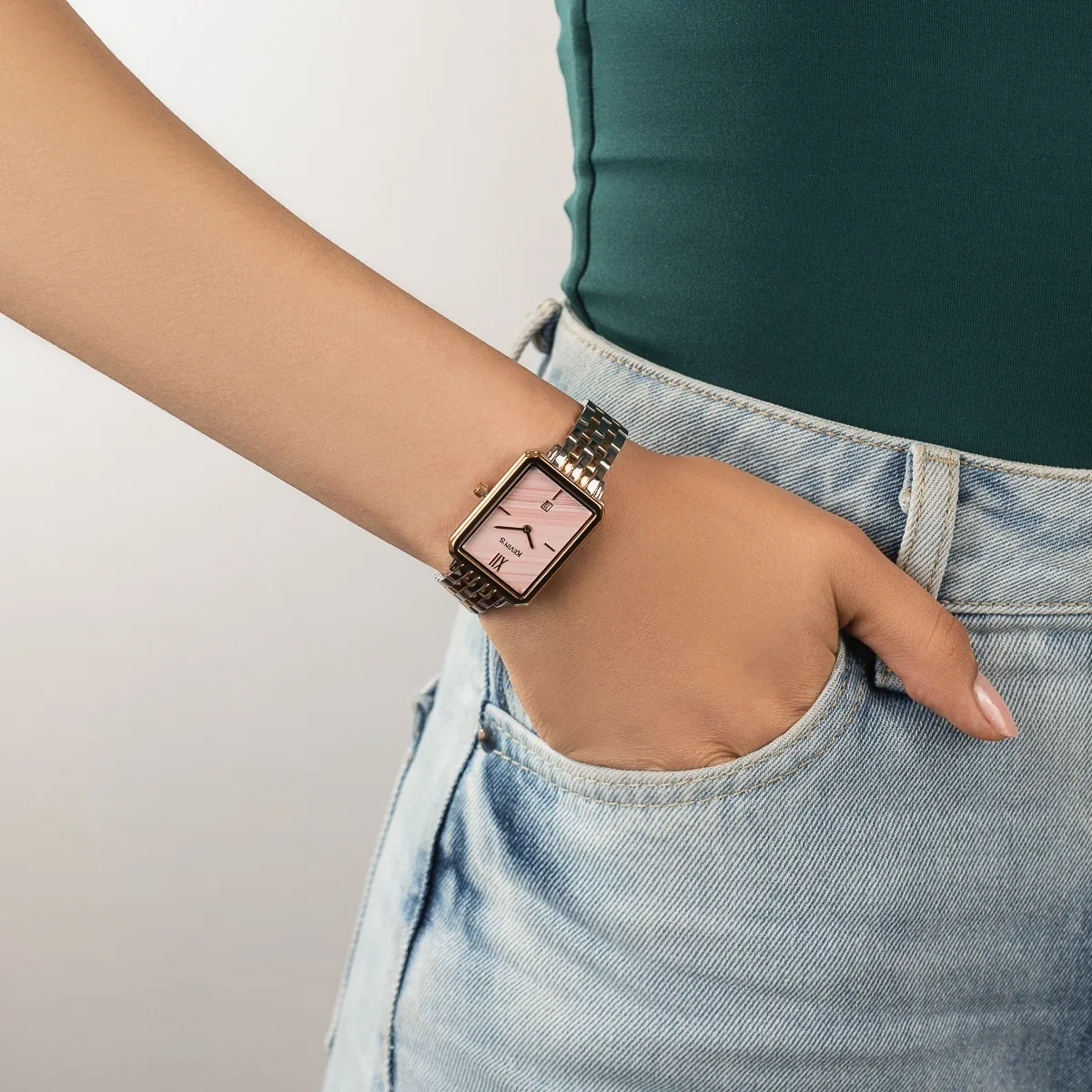 Reloj Kevins analogo, para Dama, tablero rectangular colores rosado y rosa, estilo index + romano, pulso acero colores plateado y rosa, calendario