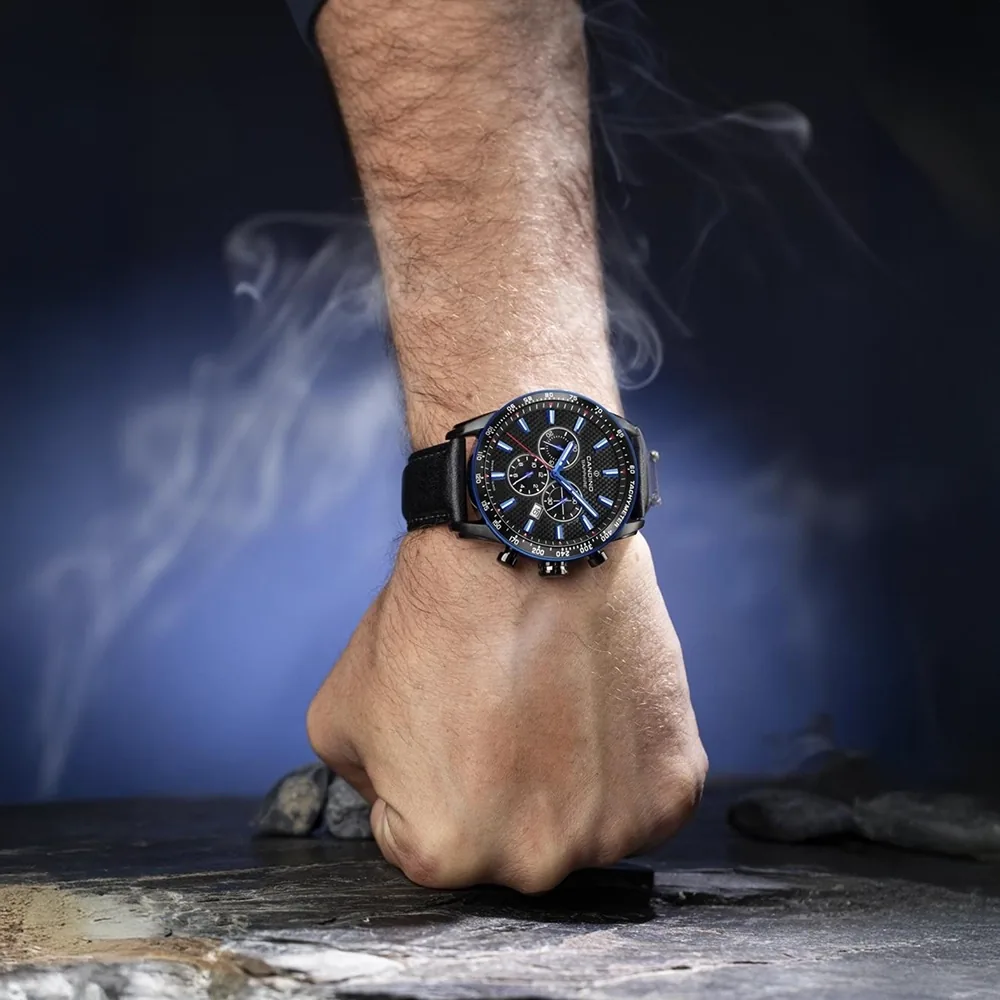 Reloj Candino analogo, para Hombre, tablero redondo colores negro y azul, estilo index, pulso cuero color negro, calendario, cronografo