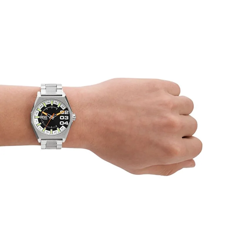 Reloj Diesel analogo, para Hombre, tablero redondo colores negro y rojo, estilo index + arabigo, pulso acero color plateado