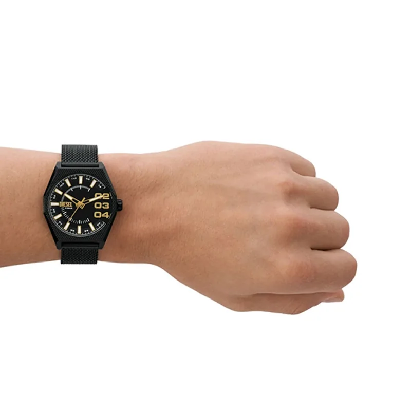 Reloj Diesel analogo, para Hombre, tablero redondo colores negro y dorado, estilo index + arabigo, pulso acero color negro