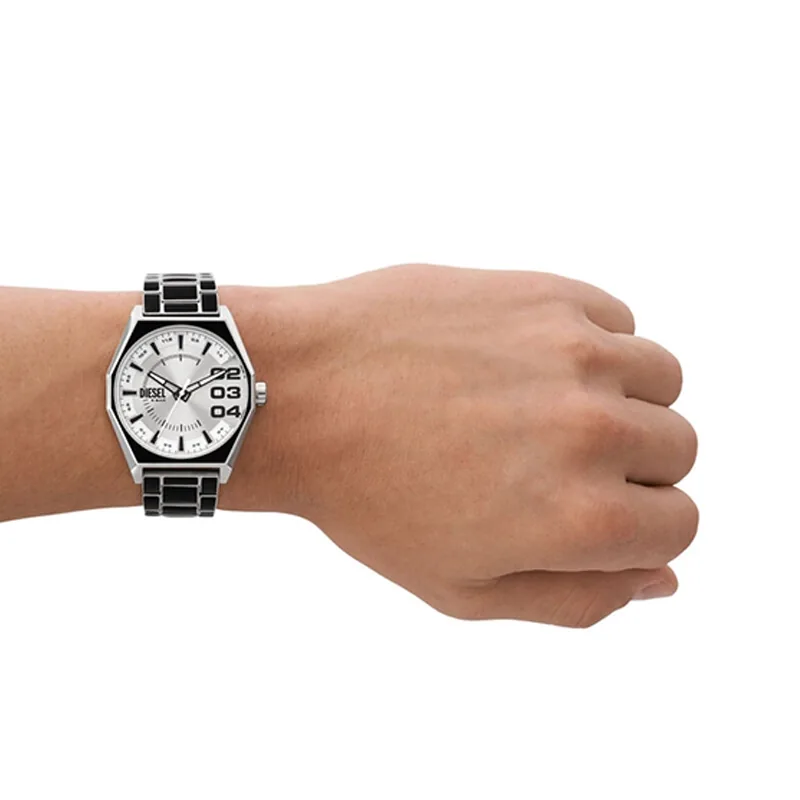 Reloj Diesel analogo, para Hombre, tablero redondo color plateado, estilo index + arabigo, pulso acero colores negro y plateado
