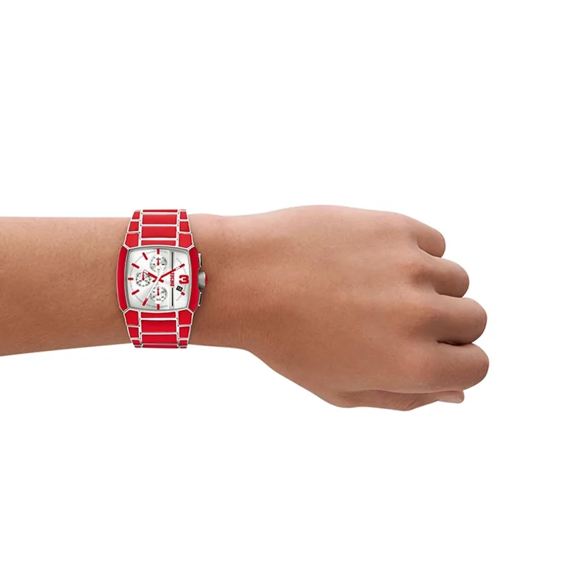Reloj Diesel analogo, para Hombre, tablero cuadrado colores plateado y rojo, estilo index + arabigo, pulso acero colores rojo y plateado, calendario