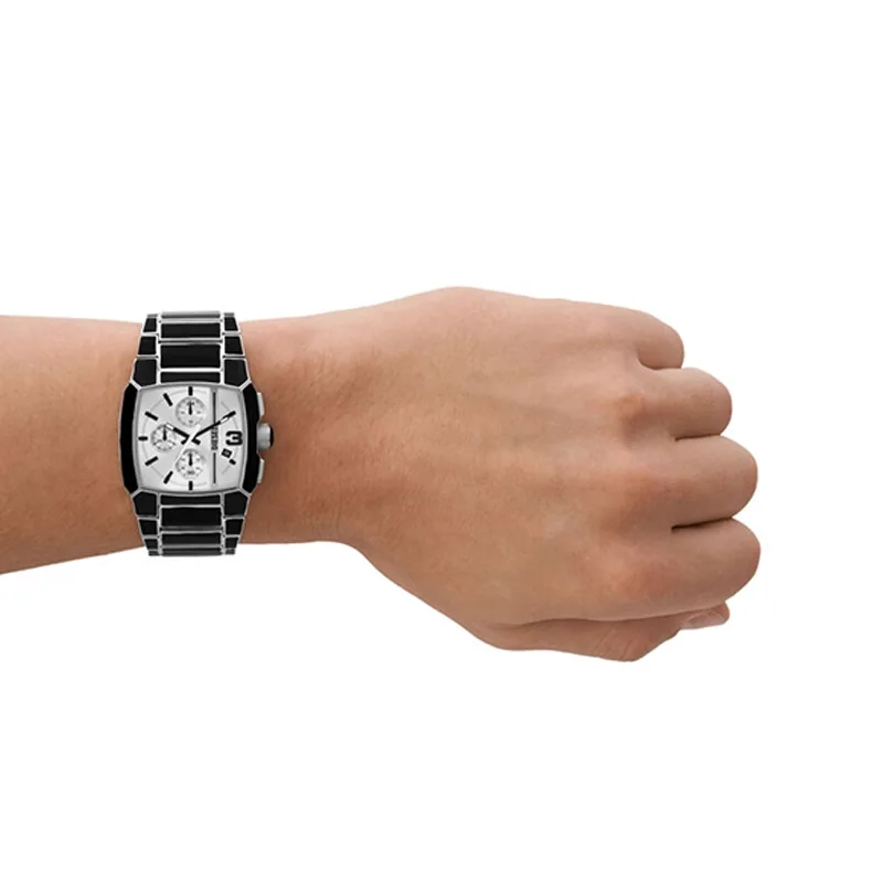 Reloj Diesel analogo, para Hombre, tablero cuadrado color plateado, estilo index + arabigo, pulso acero colores negro y plateado, calendario, cronografo