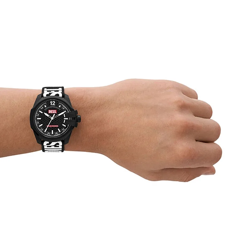 Reloj Diesel analogo, para Hombre, tablero redondo color negro, estilo index + arabigo, pulso lona color negro
