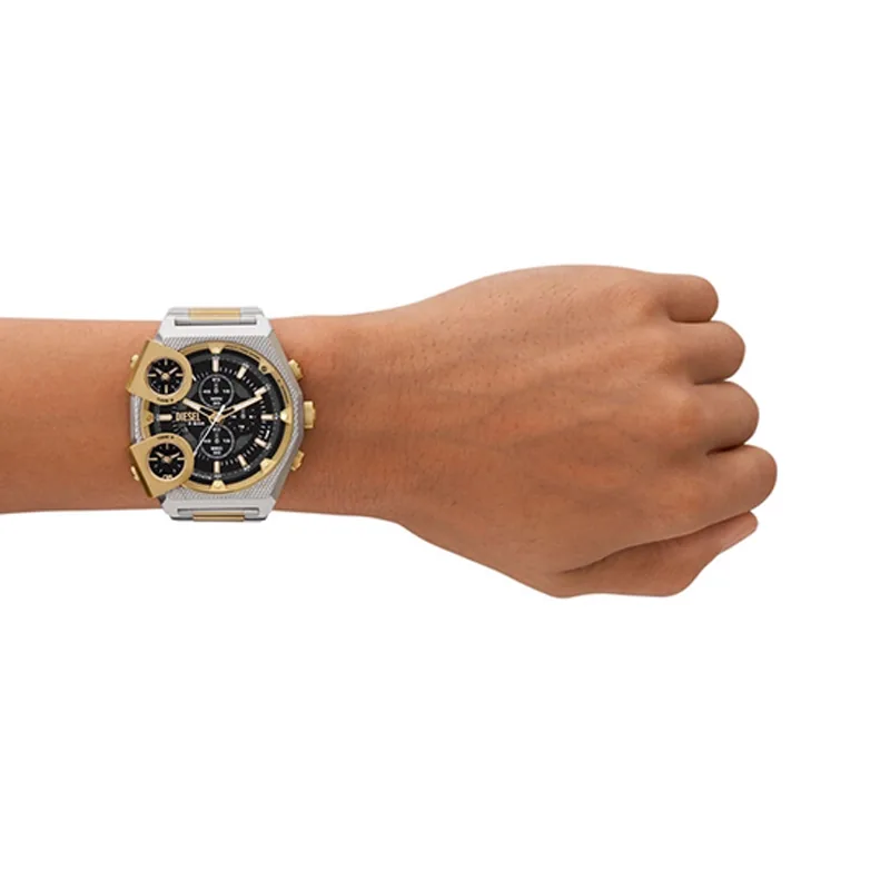 Reloj Diesel analogo, para Hombre, tablero redondo color negro, estilo index, pulso acero colores plateado y dorado, calendario, cronografo