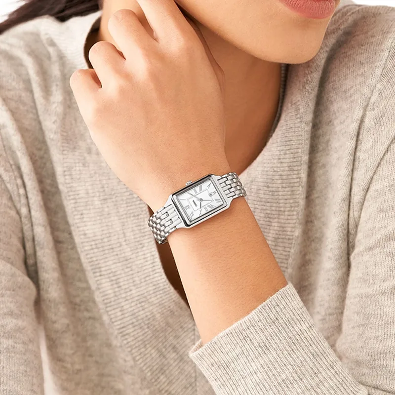 Reloj Fossil análogo, para Dama, tablero rectangular color plateado, estilo romanos, pulso acero color plateado, calendario