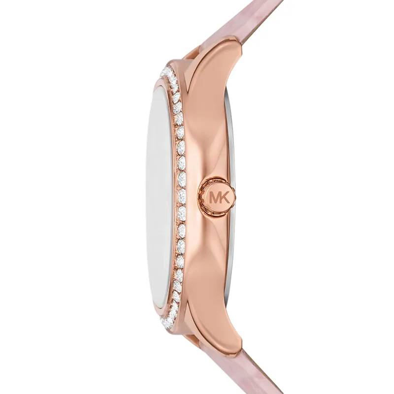 Reloj Mkors analogo, para Dama, tablero redondo colores rosado y rosa, estilo index + romano, pulso cuero color rosado