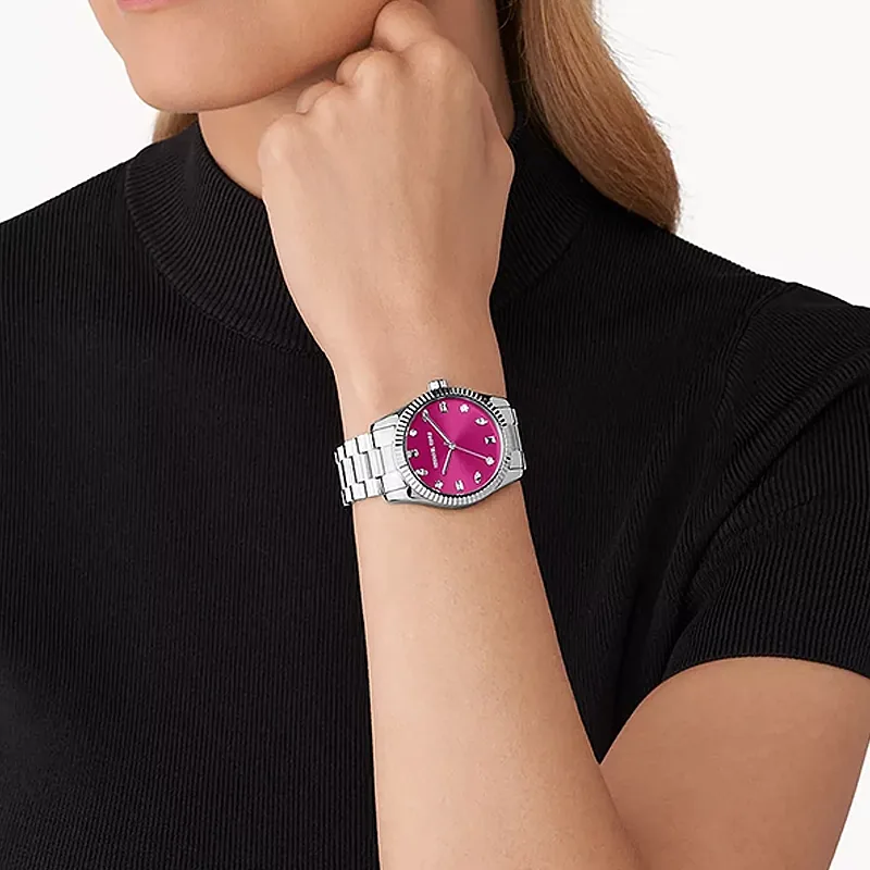Reloj Mkors analogo, para Dama, tablero redondo color rosado, estilo puntos, pulso acero color plateado