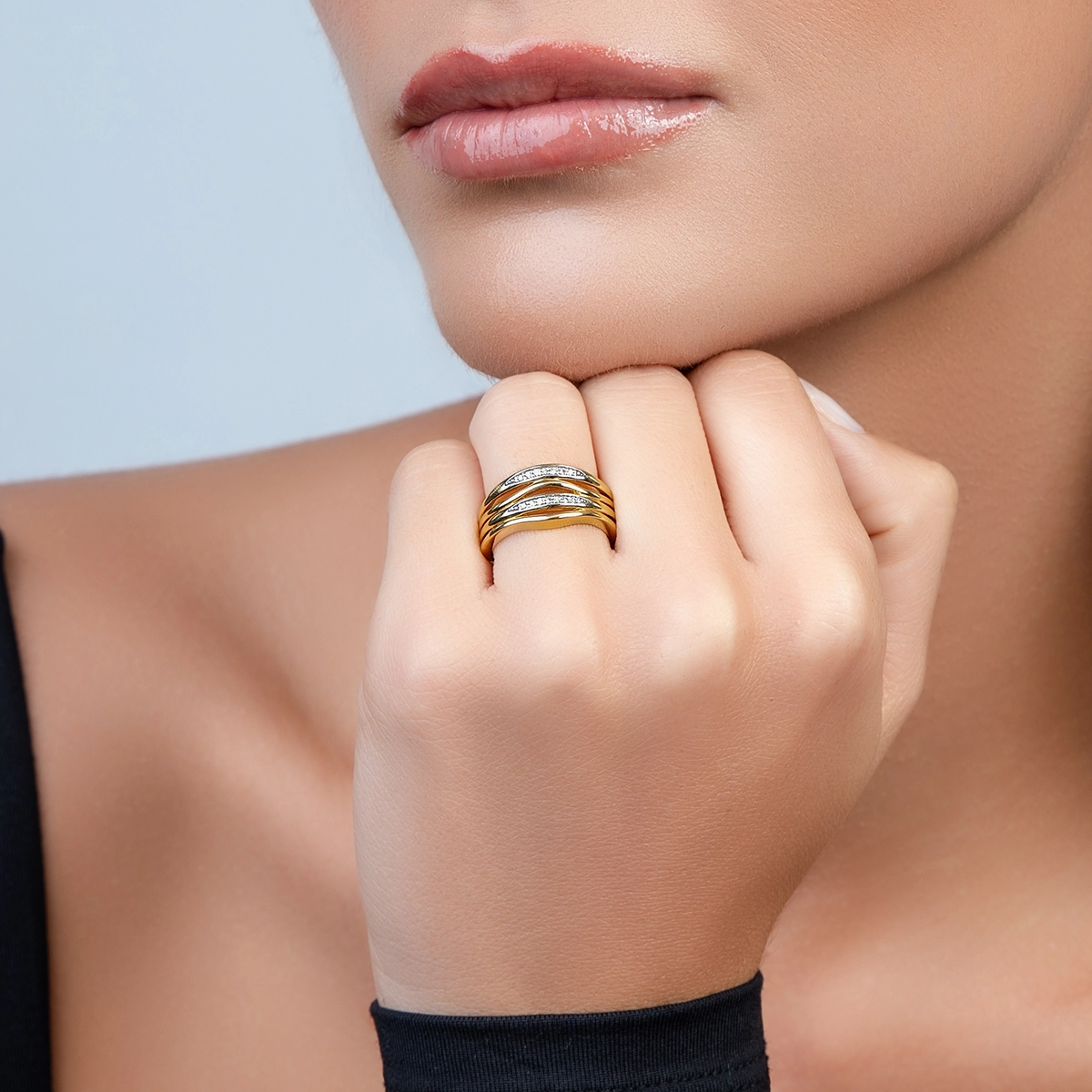 Anillo en oro amarillo de 18 Kilates, con diamantes de 0.07 Ct