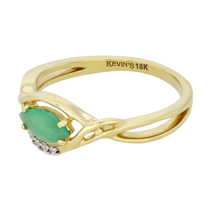 Anillo en oro amarillo de 18 Kilates, con esmeralda central y decoración en zircones