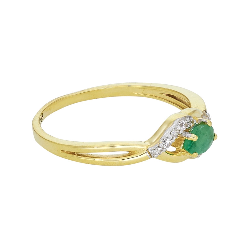 Anillo en oro amarillo de 18 Kilates, con esmeralda central y decoración en zircones