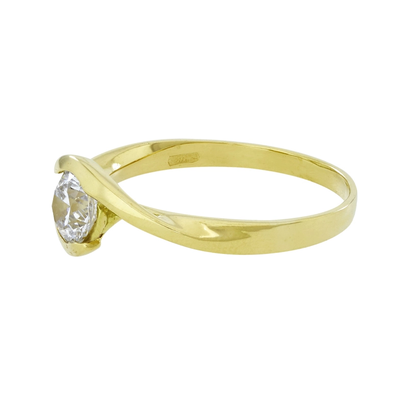 Anillo en oro amarillo de 18 Kilates, con zircón central