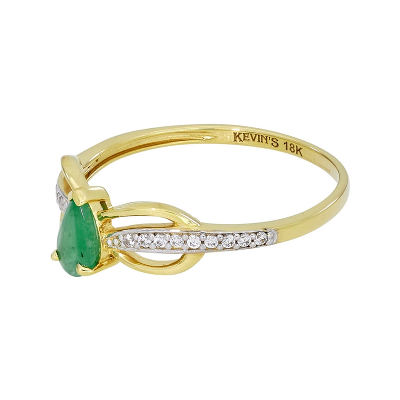 Anillo en oro amarillo de 18 Kilates, con esmeralda central y decoración en zircón