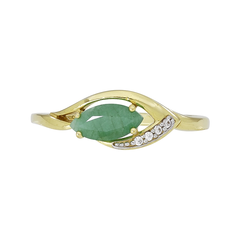 Anillo en oro amarillo de 18 Kilates, con esmeralda central y decoración en zircones