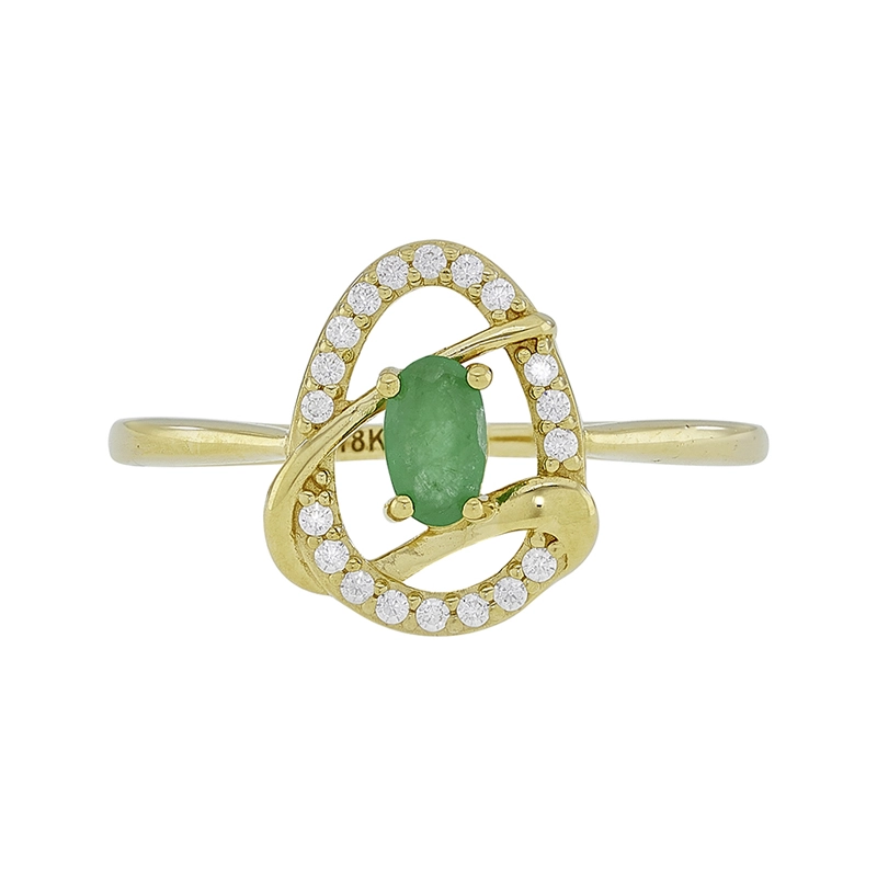 Anillo en oro amarillo de 18 Kilates, con esmeralda central y decoración en zircones