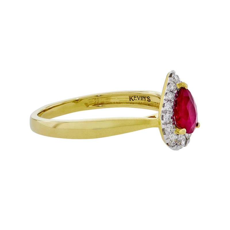 Anillo en oro amarillo de 18 Kilates, con rubí central de 0.42 Ct y decoración en diamantes de 0.15 Ct