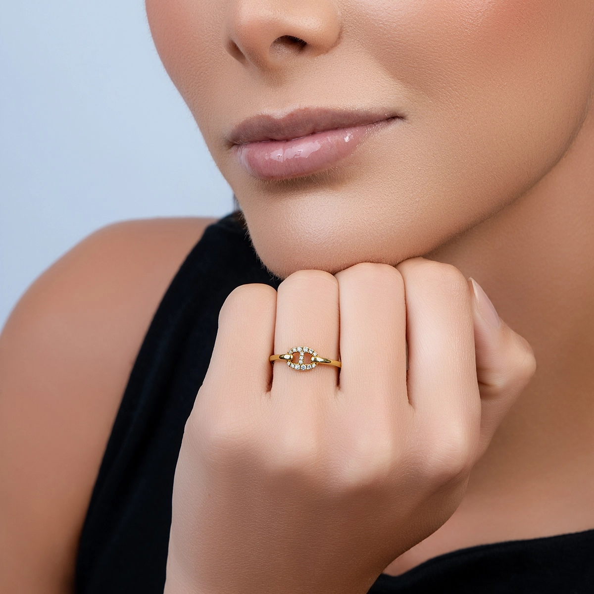 Anillo en oro amarillo de 18 Kilates, con diamantes de 0.12 Ct