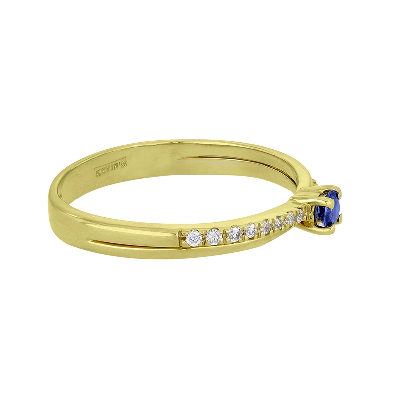 Anillo en oro amarillo de 18 Kilates, con zafiro central de 0.13 Ct y decoración en diamantes de 0.11 Ct