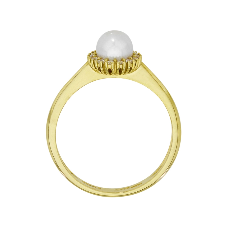 Anillo en oro amarillo de 18 Kilates, con perla central de 5 mm de ancho aprox y decoración en zircones