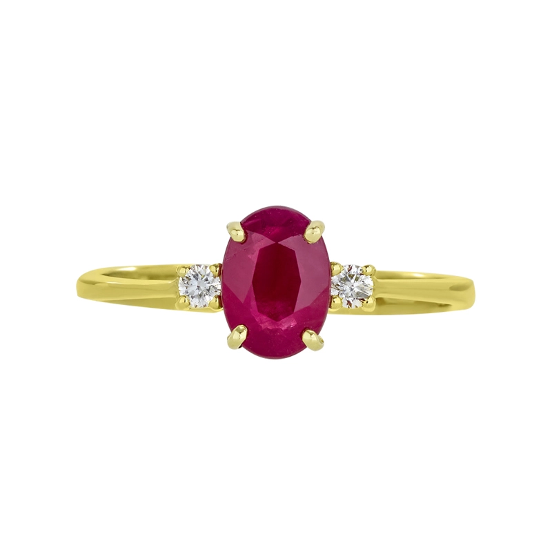 Anillo en oro amarillo de 18 Kilates, con rubí central de 0.70 Ct y decoración en diamantes de 0.06 Ct