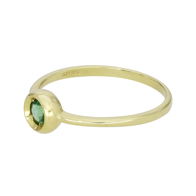 Anillo en oro amarillo de 18 Kilates, con esmeralda central de 0.12 Ct