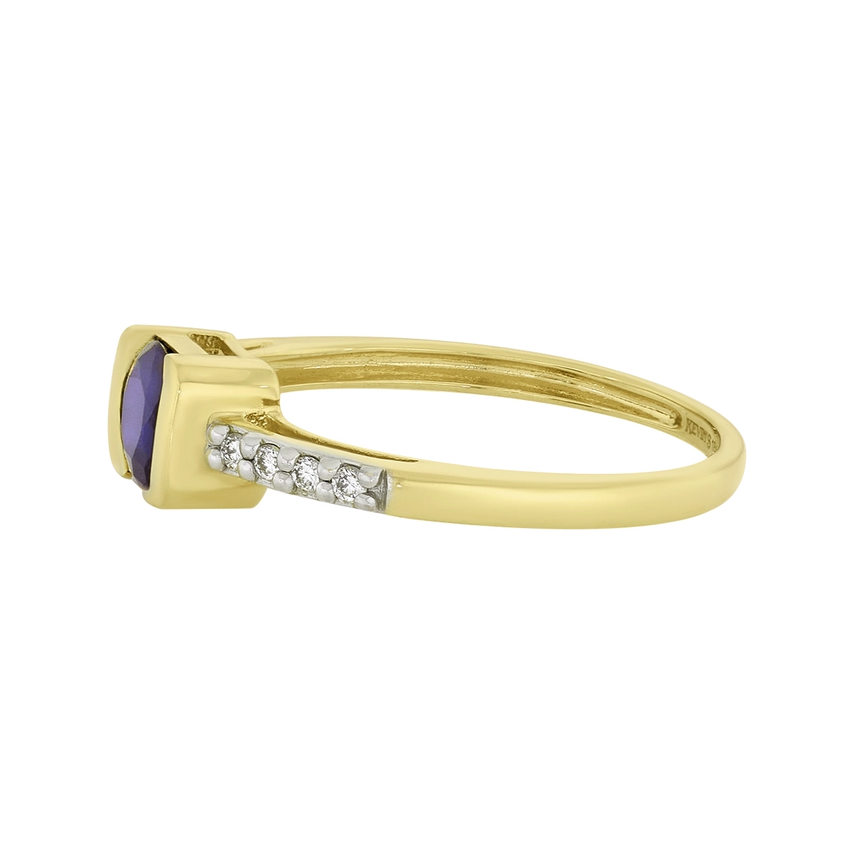 Anillo en oro amarillo de 18 Kilates, con zafiro central de 0.65 Ct y decoración en diamantes de 0.06 Ct