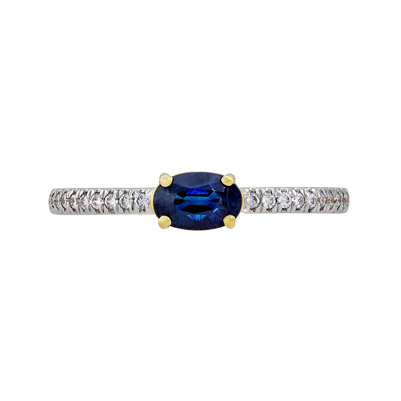 Anillo en oro amarillo de 18 Kilates, con zafiro central de 0.52 Ct y decoración en diamantes de 0.10 Ct