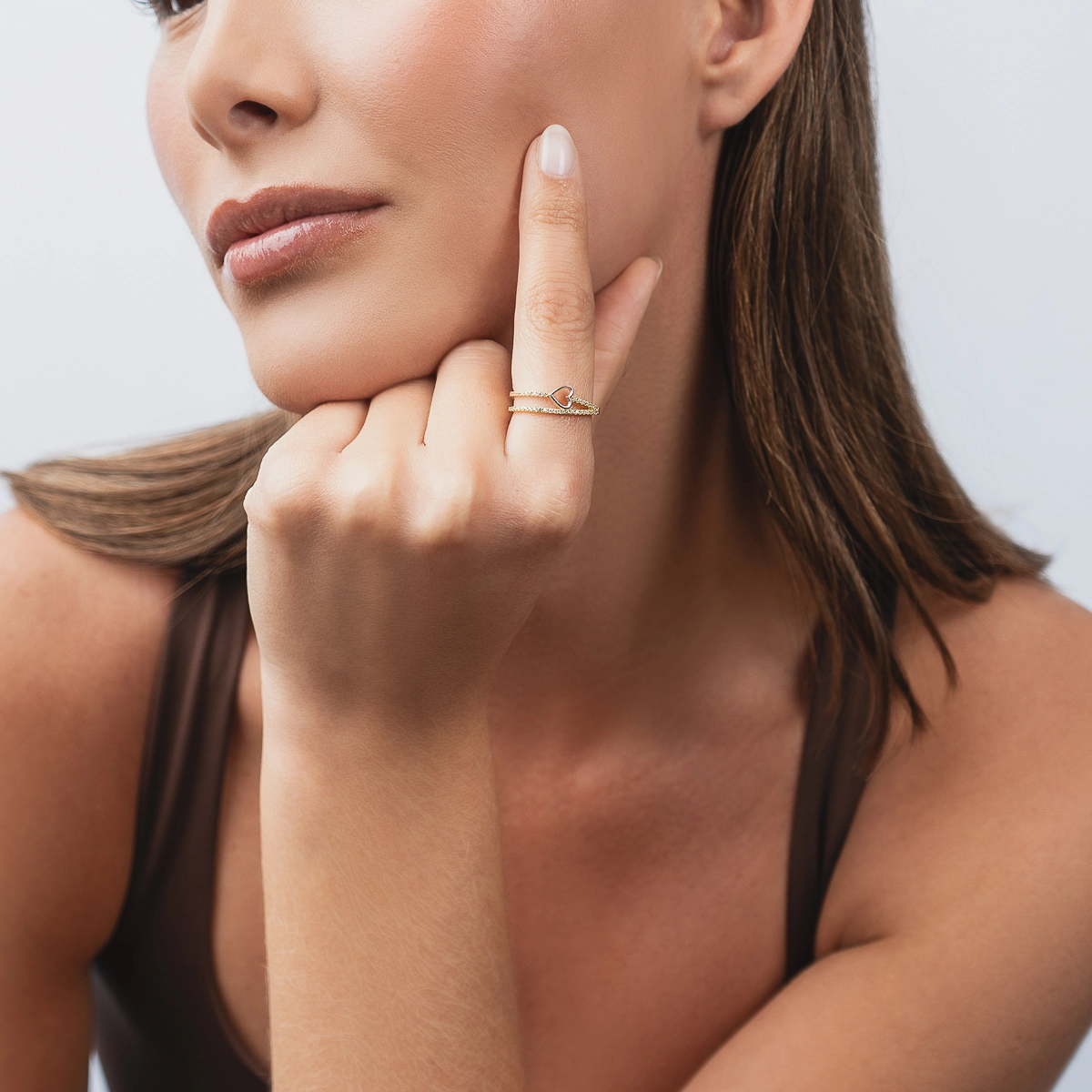 Anillo en oro amarillo de 18 Kilates, con zircones