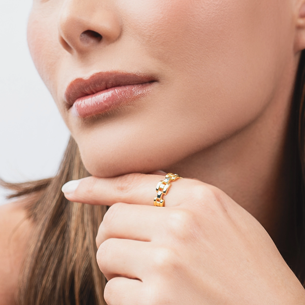 Anillo en oro amarillo de 18 Kilates con visos