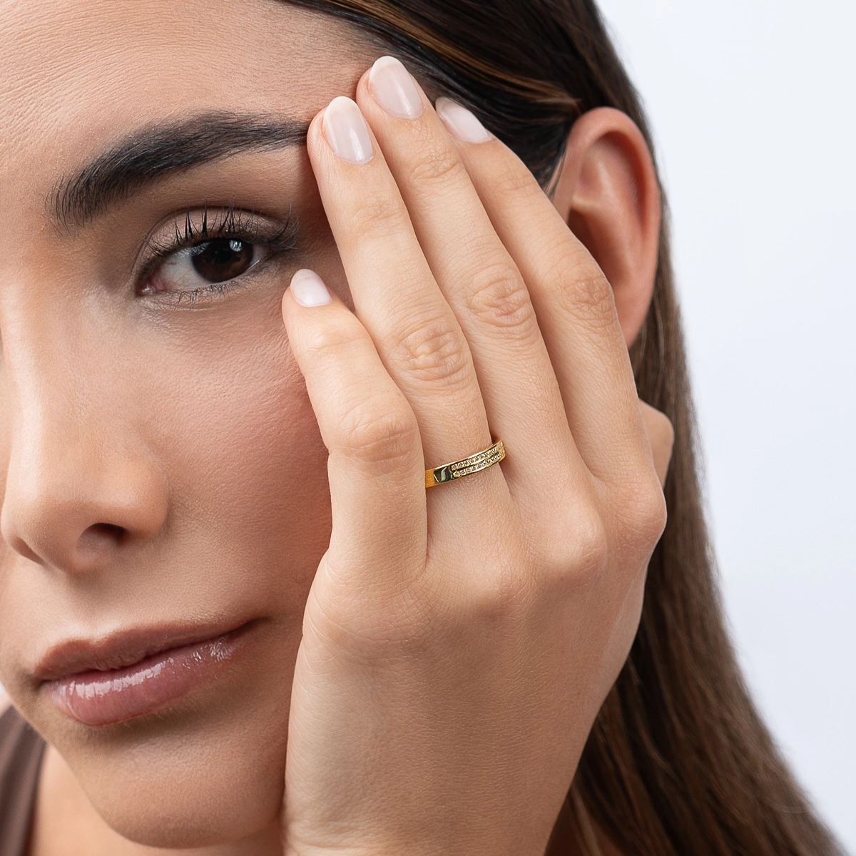 Anillo en oro amarillo de 18 Kilates, con zircones