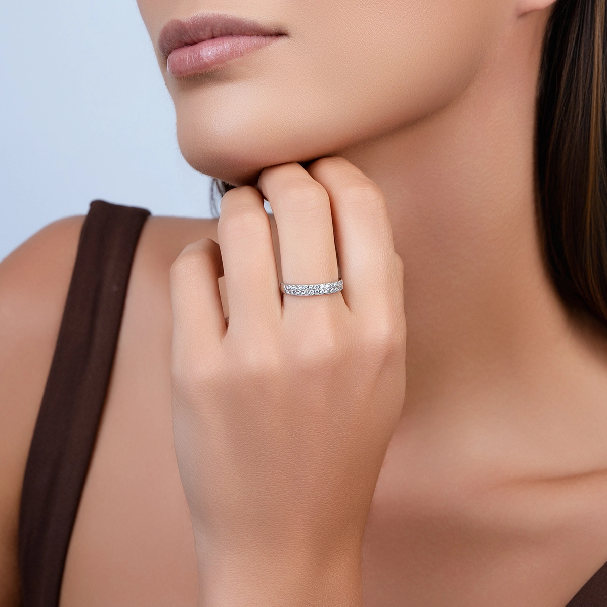 Argolla en oro blanco de 18 Kilates, con diamantes de 0.41 Ct, 3.50 mm. de ancho