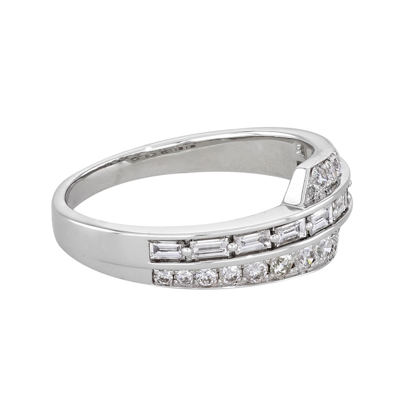 Anillo en oro blanco de 18 Kilates, con diamantes de 0.50 Ct