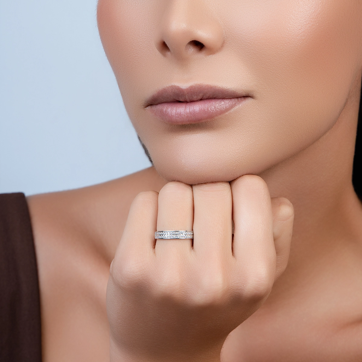 Argolla en oro blanco de 18 Kilates, con diamantes de 0.25 Ct, 3.50 mm. de ancho
