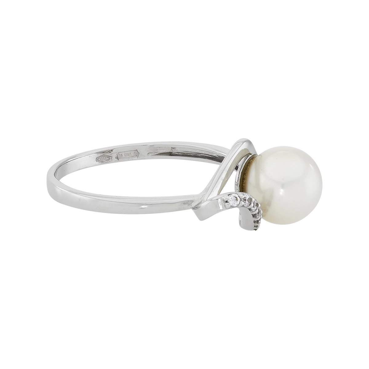 Anillo en oro blanco de 18 Kilates, con perla central de 7.50 mm de ancho aprox y decoración en zircones