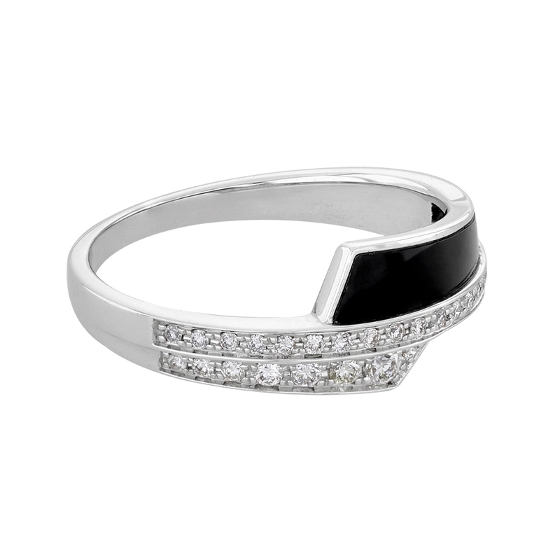 Anillo en oro blanco de 18 Kilates, con ónix central y decoración en diamantes de 0.16 Ct