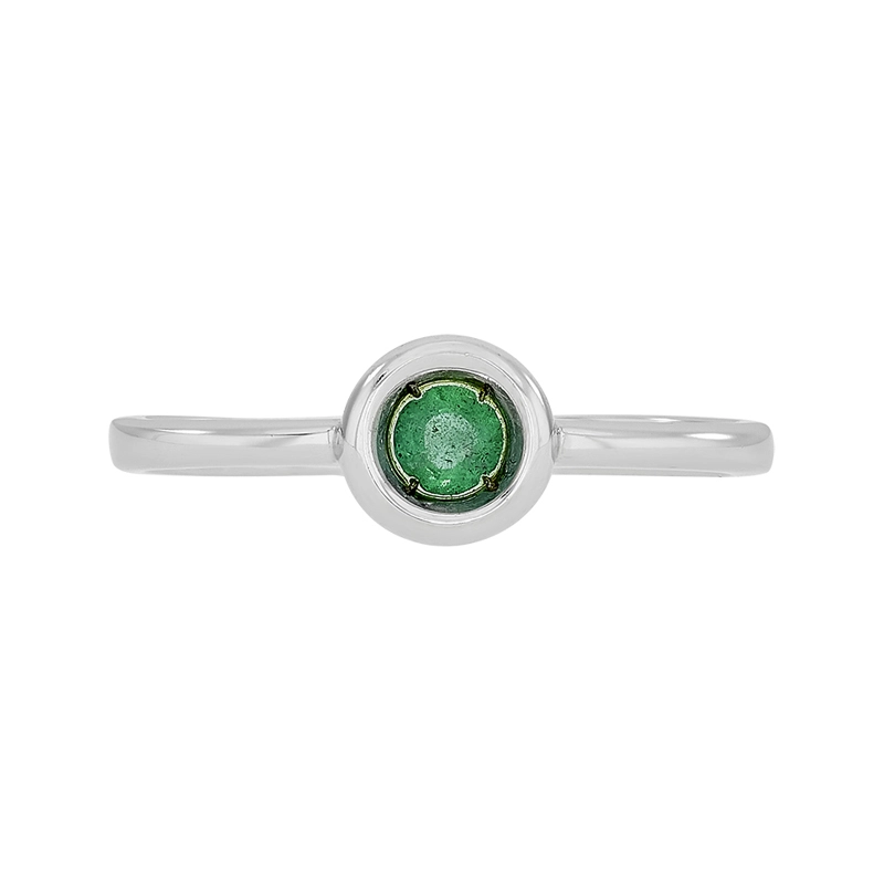 Anillo en oro blanco de 18 Kilates, con esmeralda central de 0.18 Ct